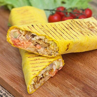 Шаурма маленькая в сырном лаваше в Шаурма у дома халал по цене 390 ₽