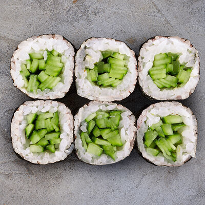 Ролл с огурцом в Gaijin по цене 320 ₽