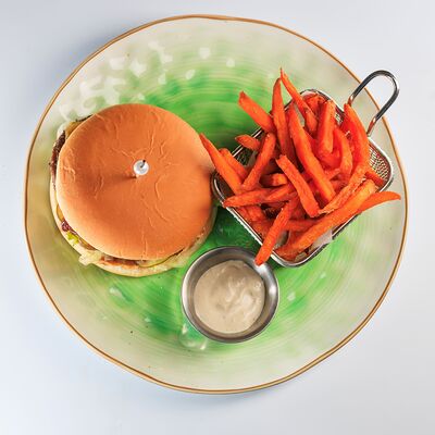 Бургер Tiki-taki фирменный в Семейный ресторан Tiki&Taki по цене 850 ₽