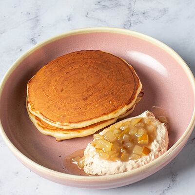 Панкейки с пряной грушей и сливочным кремом в Кэрри по цене 270 ₽