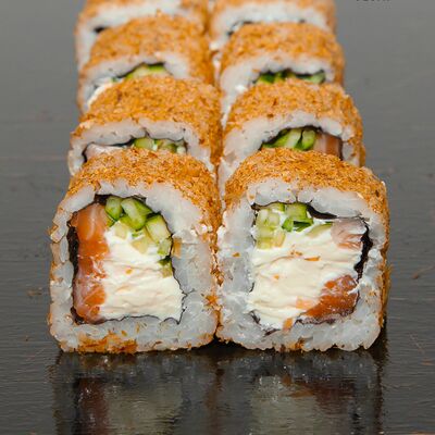 Ролл Бонито с лососем в Toto Sushi по цене 439 ₽