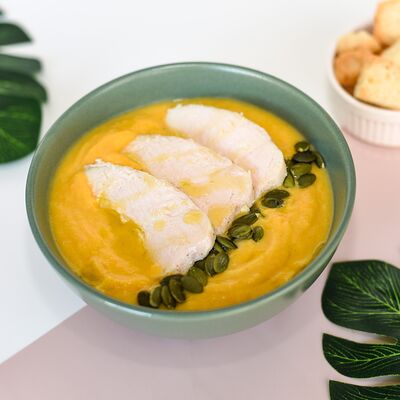 Тыквенный крем-суп с куриной грудкой су-вид в Pokemania по цене 699 ₽