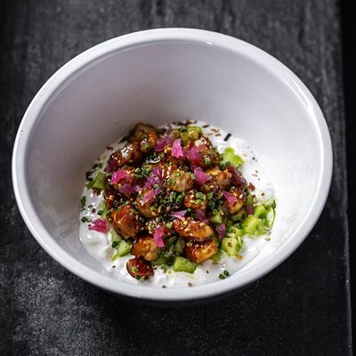 Тартар из копченого угря со страчателлой в Техникум по цене 790 ₽