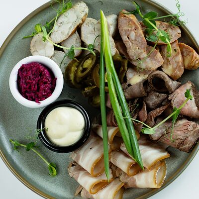 Мясное ассорти домашних деликатесов в CASPARY BRAU по цене 920 ₽