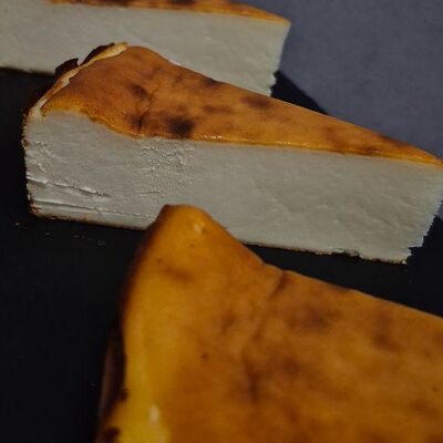 Чизкейк ,,Баскский,, в Кофейня Булка по цене 260 ₽