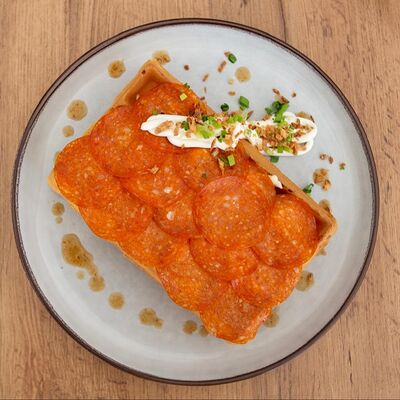 С пепперони в Кофе и Вафли по цене 420 ₽