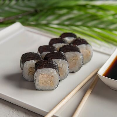 Чикен маки в Суши-бар Тунец по цене 270 ₽