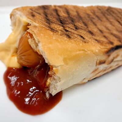 Хот-дог Классический (полузакрытый) или в лаваше в Румяный-Взлётный по цене 242 ₽