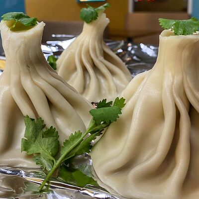 Хинкали с грибами и сыром сулугуни в Хачапури & Кофе по цене 450 ₽