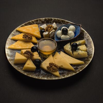 Сырное ассорти в Шашлычный дворик по цене 680 ₽