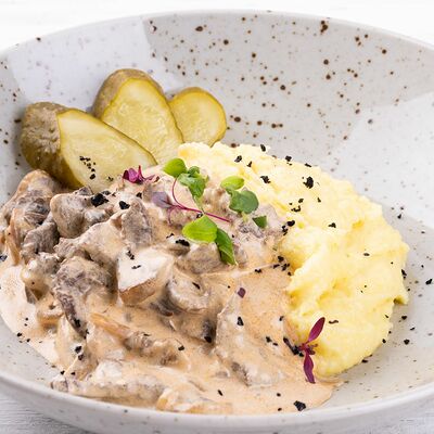 Бефстроганов с пюре в На речке по цене 890 ₽