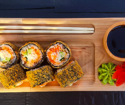 Теплый ролл с крабом в Pho Hoi An по цене 539 ₽