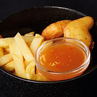 Фри с наггетсами в Rogulevs Burgers по цене 540 ₽