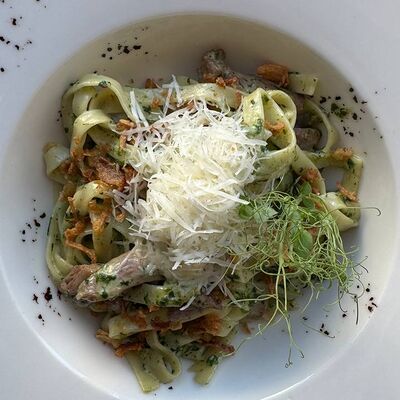 Тальятелле с индейкой и шпинатом в сливочном соусе в Корица по цене 685 ₽