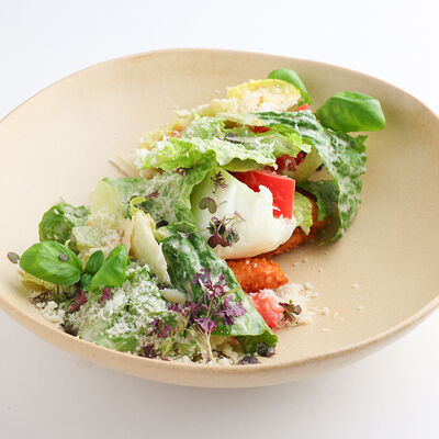 Цезарь с хрустящим цыплёнком в АВЛИ бистро по цене 690 ₽