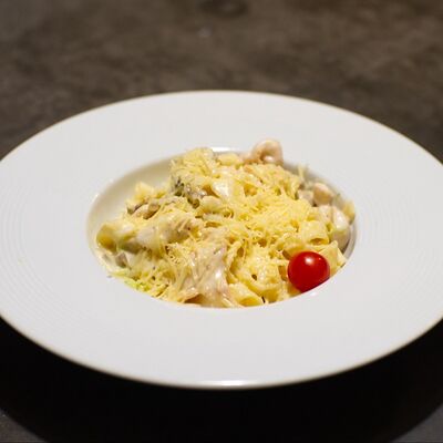 Паста с курицей и грибами в Cofan European kitchen & Cofanori Asian bistro по цене 420 ₽