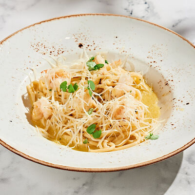 Спагетти с креветками и соусом Алио Олио в Теплые края-уголок Италии по цене 590 ₽