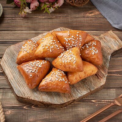 Фуршетные пирожки с абрикосом в Ватруш пекарня-кондитерская по цене 890 ₽