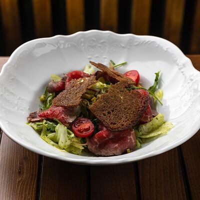 Салат с ростбифом в Gonzo по цене 670 ₽