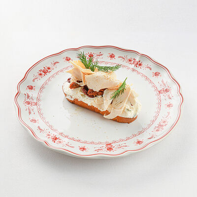 Брускетта с индейкой, вялеными томатами и пармезаном в La Scala Trattoria Ignazio по цене 18 р.