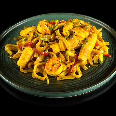 Лапша вок с морепродуктами в Вкус и лосось по цене 650