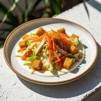 Салат с куриной грудкой горячего копчения и морковью по-корейски в Банхоф