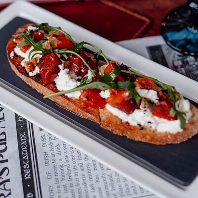 Брускетта с запеченной хурмой в Охара по цене 450 ₽