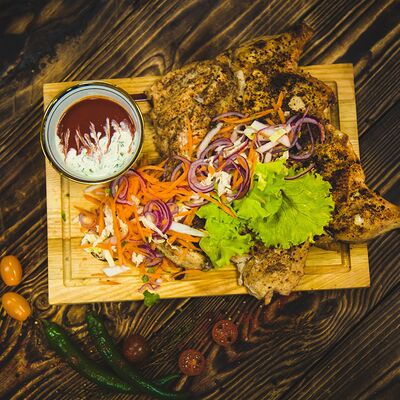 Курица гриль на мангале в лаваше с соусом в Бухара по цене 1150 ₽