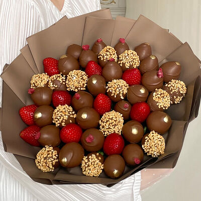 Клубничный букет в шоколаде Афина L в Клубника по цене 9990 ₽