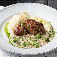 Котлеты из трёх видов мяса с картофельным пюре в BEERMAN&Schlitz