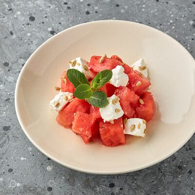 Салат с арбузом и фетой в Double по цене 450