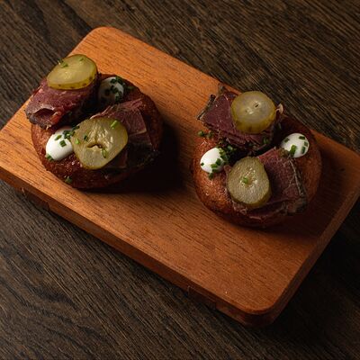 Картофельные пончики с томлёной говядиной в Blush по цене 550 ₽