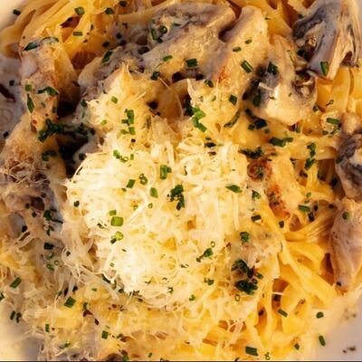 Паста с курицей и грибами в Bro Bakery по цене 25 р.