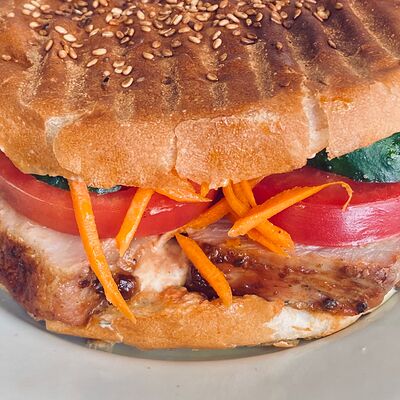 Бургер с шашлыком в Шашлычок-машлычок по цене 170 ₽