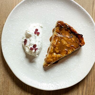 Яблочный пирог в Blush по цене 590 ₽