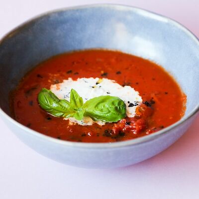 Томатный суп со страчателлой в Джульетта по цене 350 ₽