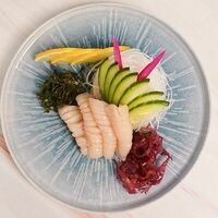 Сашими с гребешком в Tao Sushi Lab