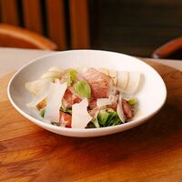 Салат с прошутто в Papi