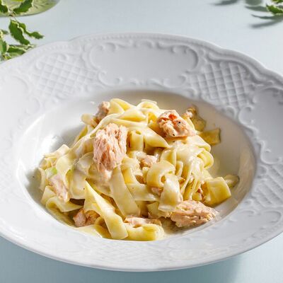 Феттуччине с копченой форелью в Кукумбер по цене 1290