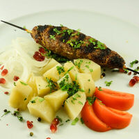 Люля-кебаб из баранины с картофелем по-деревенски в Роллбери