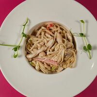 Удон в сливочно-чесночном соусе с морепродуктами в Bananapizza