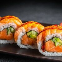 Маки с форелью в Uchu Sushi Yaki