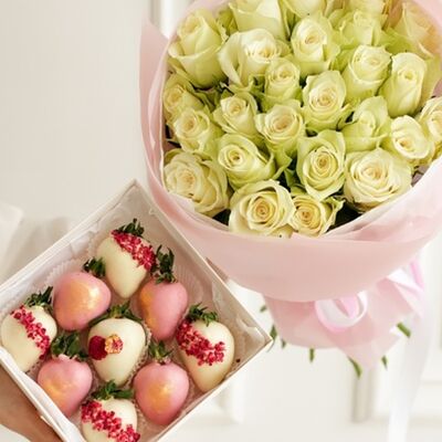 Набор клубники в шоколаде и букет из 25 белых роз Кения №59 в SOK - клубника в шоколаде по цене 4990 ₽