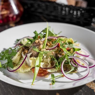 Салат Крепкий орешек в Oзеро гриль по цене 470 ₽