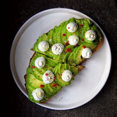 Авокадо тост с рикоттой в Tehnikum по цене 810 ₽