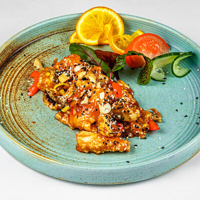 Курица по-тайски с баклажаном в Фёст по цене 390 ₽