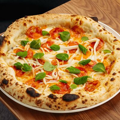 Кальмар и пепперони в Misto по цене 1300 ₽