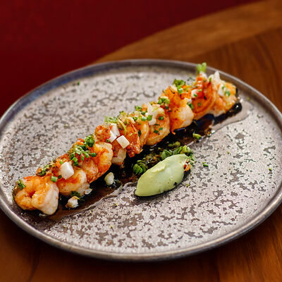 Тигровые креветки с имбирной сальсой и кремом васабив Brera по цене 700 ₽