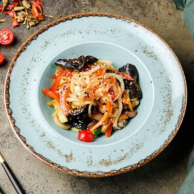 Лапша с креветками, кальмарами, мидиями и гребешками в Колхида Palace по цене 690