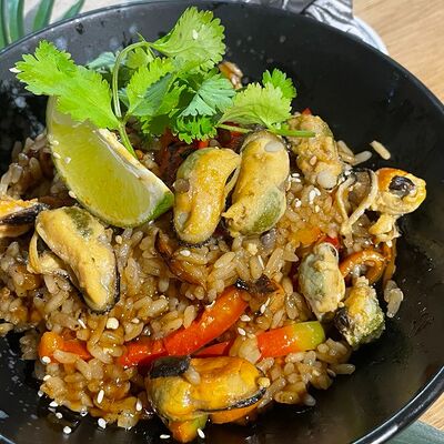 Рис с мидиями в Wok Street по цене 499 ₽